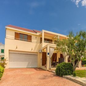 Apartments Bosko Nin