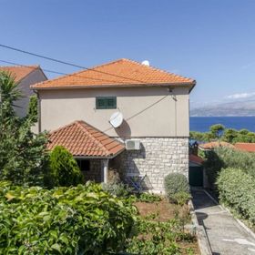 Apartments Ita 1 Postira