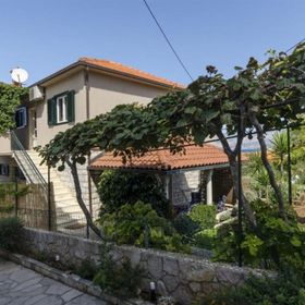 Apartments Ita 1 Postira