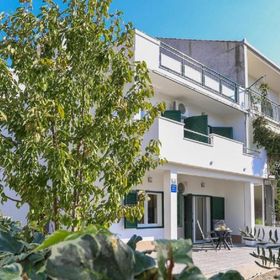 Apartments Slavko with terrace : Kastel Stari