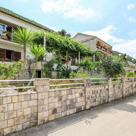 Apartments Ivana Trpanj