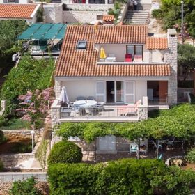 Apartments Damir Postira