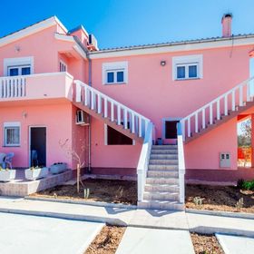 Apartments Ljubo Vrsi