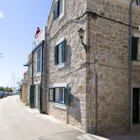 House Olivera Tribunj