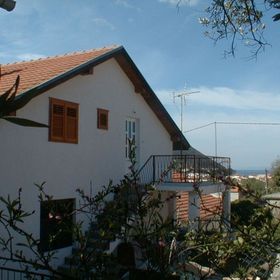 Apartment Vido Trpanj