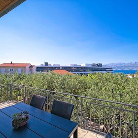 Apartment Pavo Postira