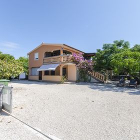 Apartments Lovely Courtyard Vir