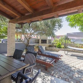 Apartments Lovely Courtyard Vir