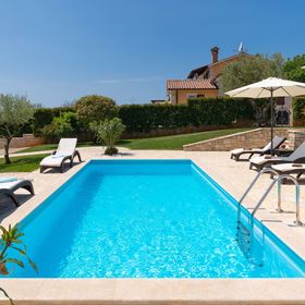 Villa Casa Danijel s bazenom Kastelir