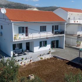 Apartments Kati Seget Donji