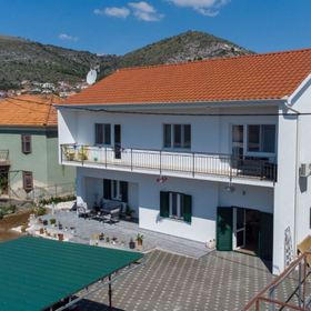 Apartments Kati Seget Donji