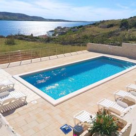 Apartments PoolHouse Metajna