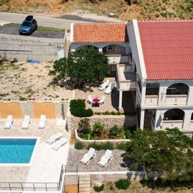 Apartments PoolHouse Metajna