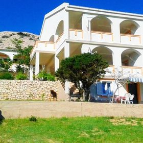 Apartments PoolHouse Metajna