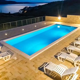 Apartments PoolHouse Metajna