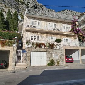 Apartments Ivan Omis II