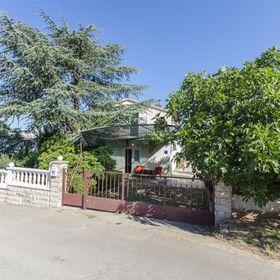 Apartment Spacious Terrace Grebastica