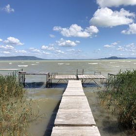 Hullámház Apartmanok Balatonmáriafürdő