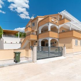 Apartments Lux 2 Marina