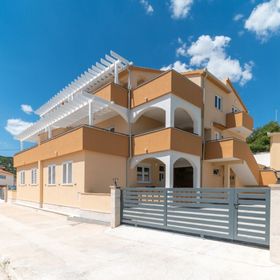 Apartments Lux 2 Marina