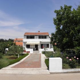 Apartments Kuce Ugljan