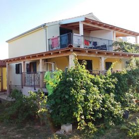 Apartments Ljuba Vinisce