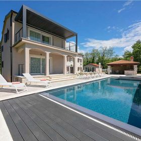 Villa Casa Denis s bazenom, saunom i whirlpoolom Kastelir