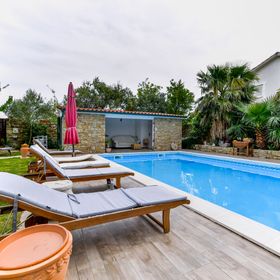 Apartmanok Családok Részére Medencével Barbat, Rab - 20170 Barbat