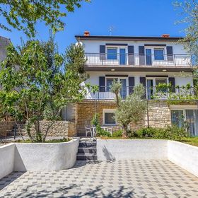 House Victoriatus Banjole