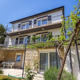 House Victoriatus Banjole