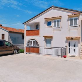 Apartments NIKOLINA 4 STAR Mali Losinj