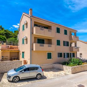 Apartment Fontana Postira