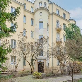 Apartament Pługa 1 | Klimatyczny Apartament | Biurko Warszawa