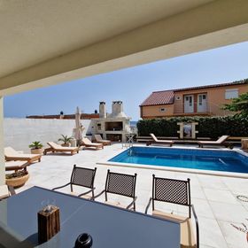 Apartments Chico Sv. Filip i Jakov