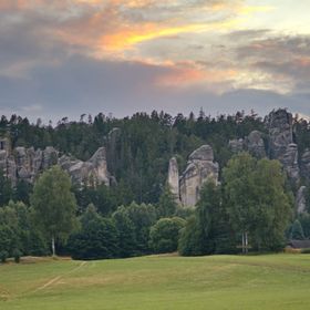 Soukromí pod skalami