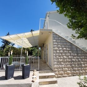 Apartman Flóra Sutivan