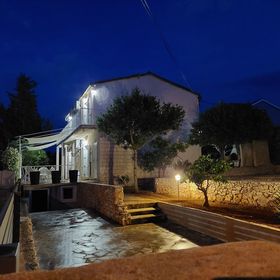 Apartman Flóra Sutivan