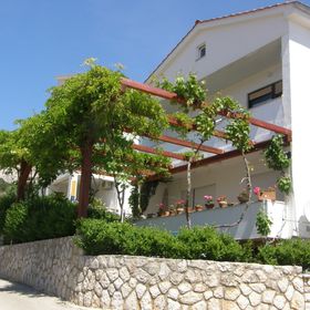 Apartments E. Valic Baska