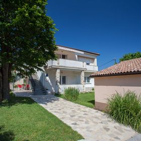 Apartments & rooms Dekanic Baska