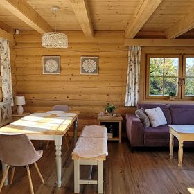 Dom z bala KORONKA - Górskie Przysiółki w Koniakowie 