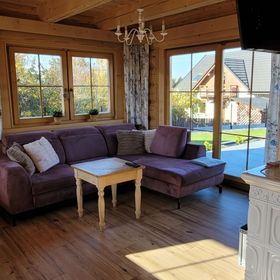 Dom z bala Koronka - Górskie Przysiółki w Koniakowie 