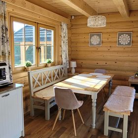 Dom z bala Koronka - Górskie Przysiółki w Koniakowie 