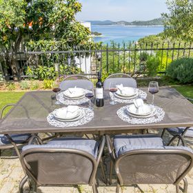 Apartment Kiara near the beach Bilo