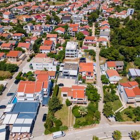 Apartments Villa Skundric Vir