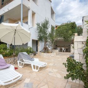 Apartments Naki Slatine