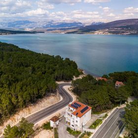 Apartments and Rooms Stipanovi Dvori Donji Karin