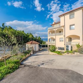 Apartments and Rooms Stipanovi Dvori Donji Karin