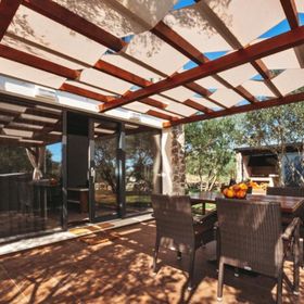 House Stone house with jacuzzi Lukoran