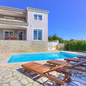 House Isabella Linardici