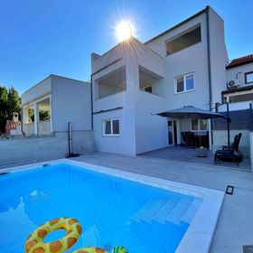 Apartments Bonum with Private Pool Silo